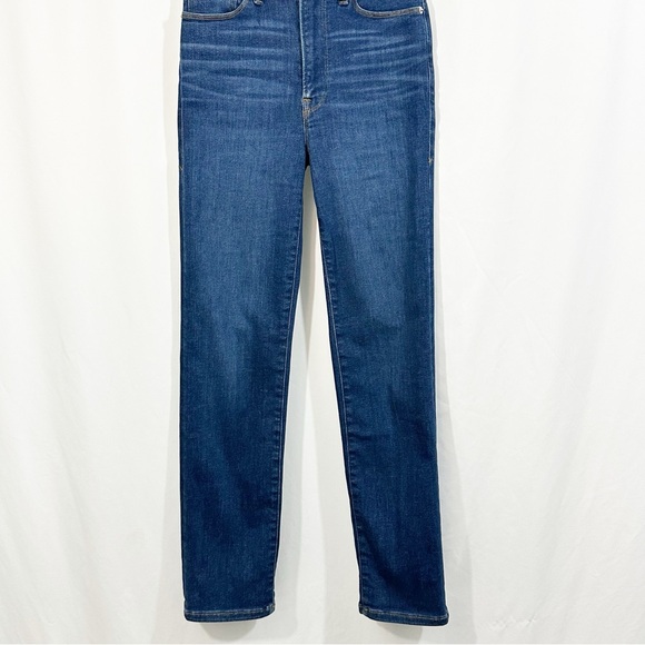Good American Always Fits Straight Leg High Rise Jeans in Blue822 Size 00-4 - Picture 5 of 11
